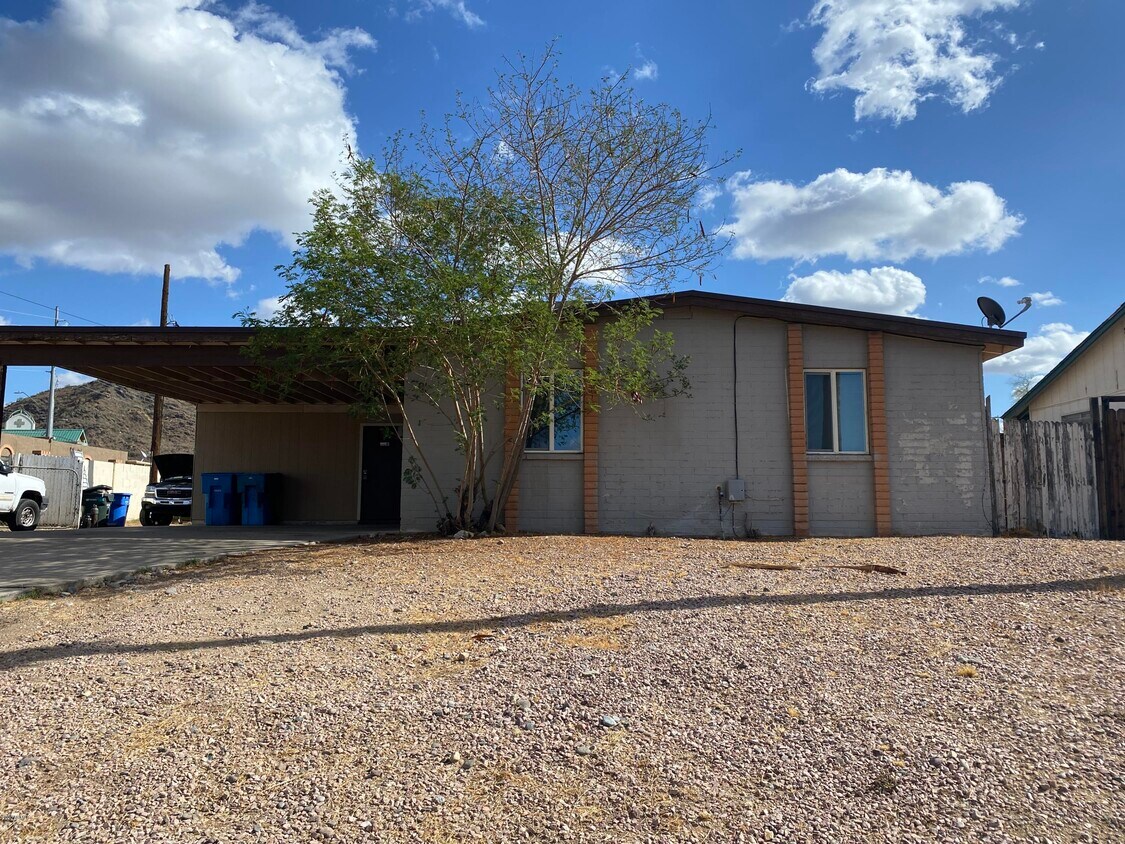 Primary Photo - 10435 N 11th Ave