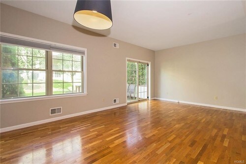 Foto del edificio - Town House, Condo - Highland Falls, NY