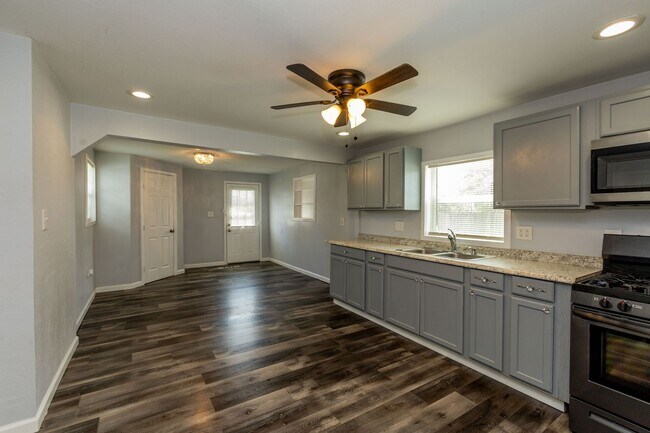 Foto del edificio - Cute and cozy 3 bedroom / 2 bath home in L...