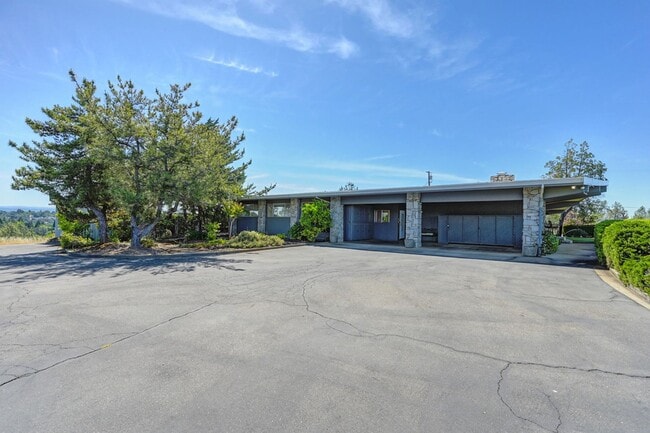 Building Photo - 1000 Grass Valley Hwy