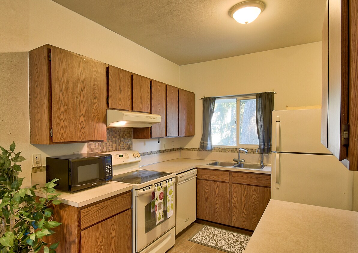 Primary Photo - 5810 200th St SW apt D