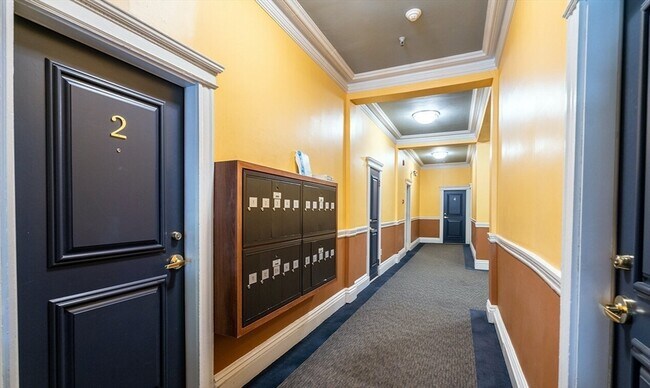 Building Photo - 106 Queensberry St