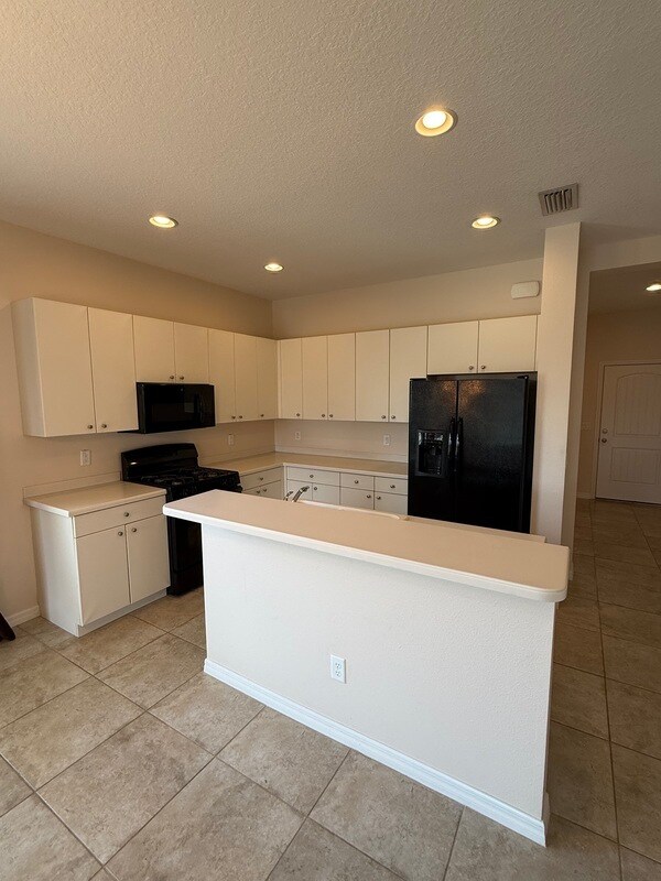 Building Photo - 12183 Longview Lake Cir