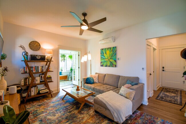 Foto del edificio - 2461 Adams Ave