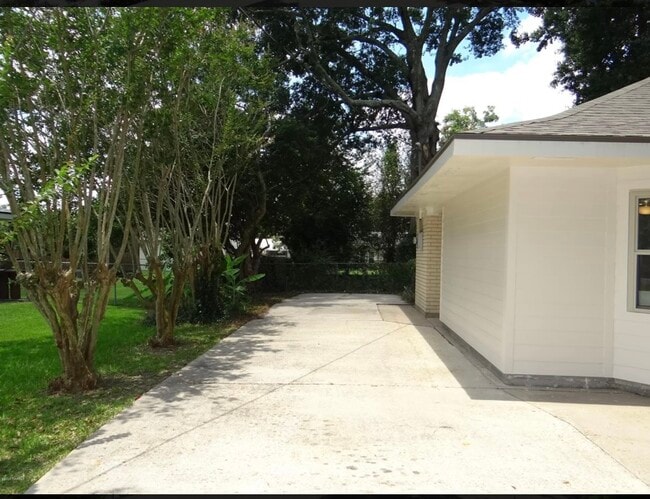 Building Photo - 107 Essex St