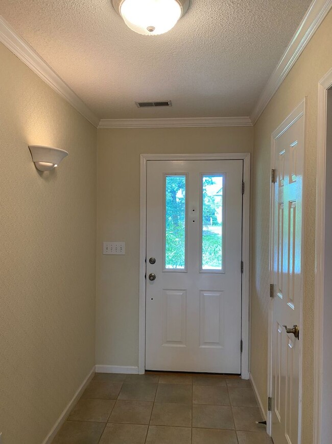 Building Photo - Bayshore Community! Boat Landing! 4BR, Gar...