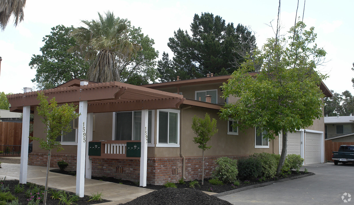 Primary Photo - 1597 3rd Ave