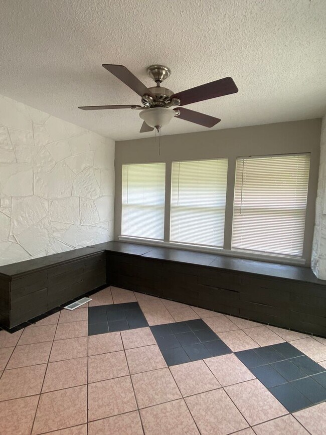 Foto del edificio - 3 bedroom in Sand Springs!!