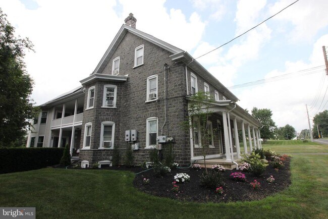 Foto del edificio - 418 Allentown Rd