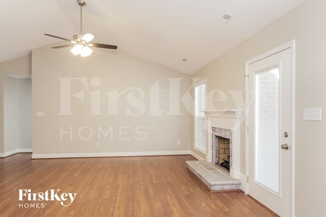 Foto del edificio - 12618 Hill Pine Rd