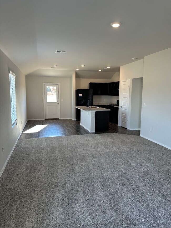 Building Photo - Half Off First Month's Rent + No Hidden Fees! Move-In Ready 3 Bed, 2 Bath Home in Southbrook
