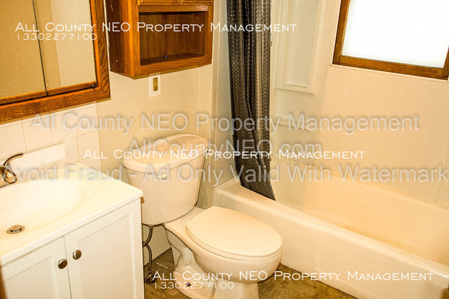 Building Photo - 3 Bedroom Ranch!