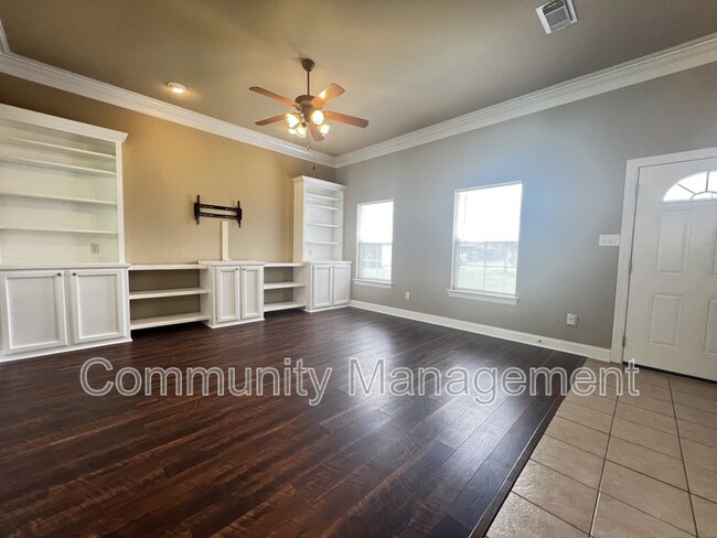 Building Photo - 9449 Hidden Trail Dr