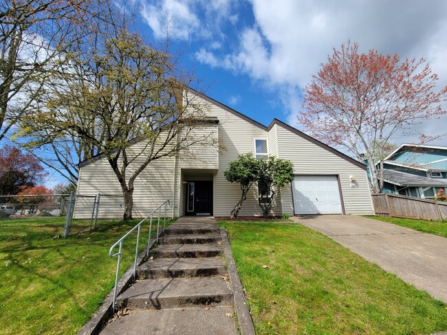 Building Photo - 2204 Assumption St