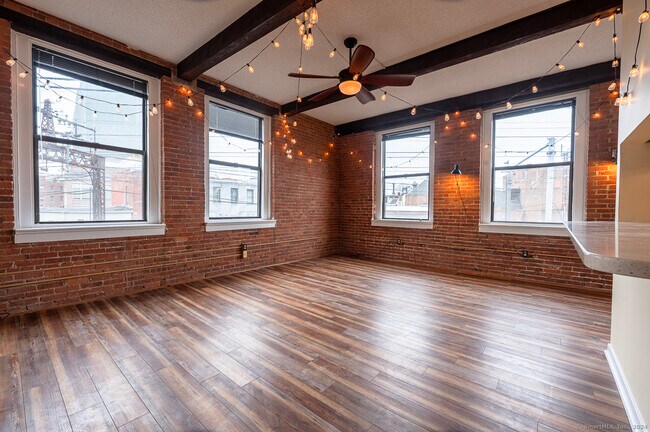 Foto del edificio - 83 Washington St
