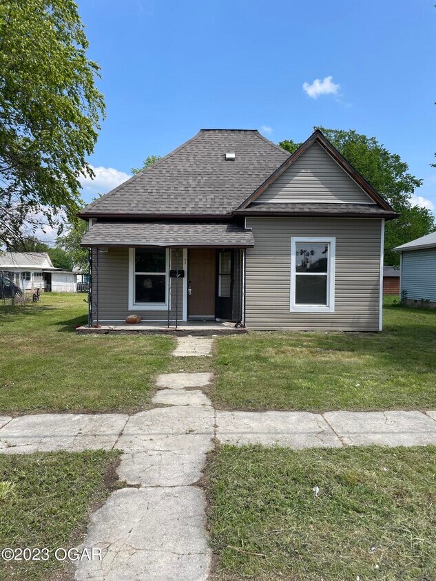 Primary Photo - 615 E 6th St