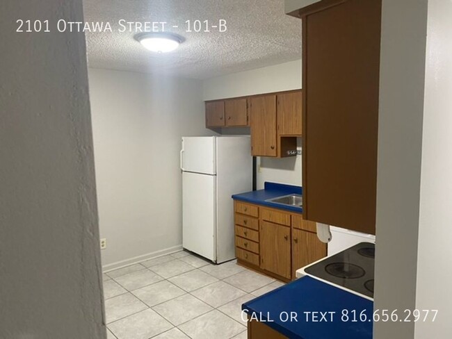 Building Photo - 2 Bed 1 Bath - 970 Square Feet - SECOND MO...