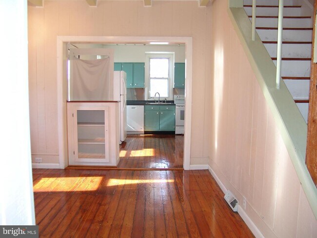 Building Photo - 626 S Adams St