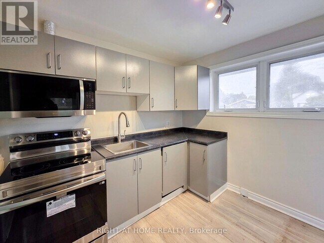 Building Photo - 708 Carnegie Ave