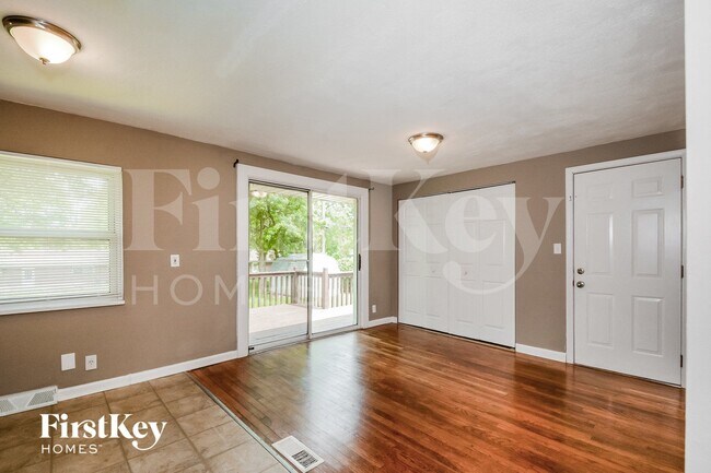 Building Photo - 704 Highland Dr