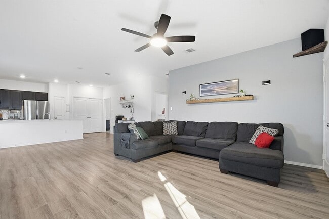 Building Photo - 1106 Cattail Ln