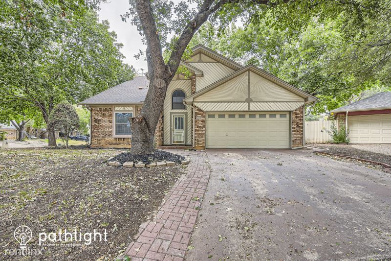 Primary Photo - 5 br, 2.5 bath House - 509 Live Oak Drive ...