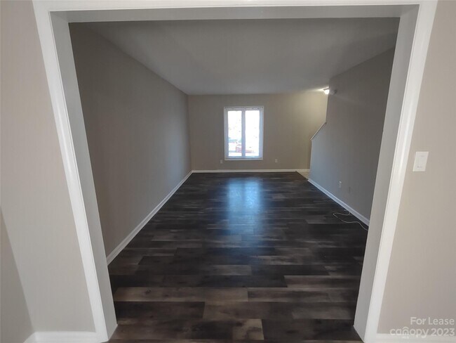 Foto del edificio - 2001 Stoney Point Ln