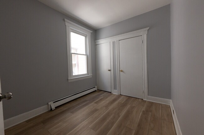 Foto del edificio - 229 Bidwell Ave