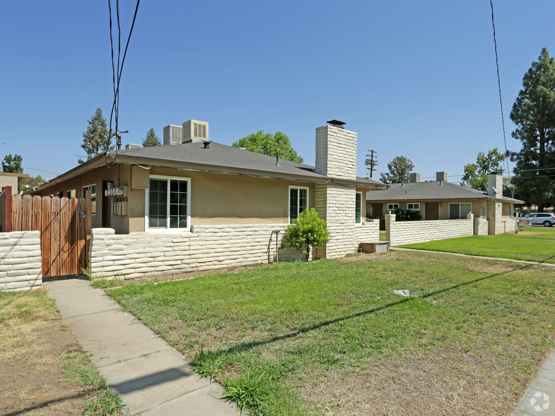 Building Photo - 4481-4497 E Sierra Madre Ave