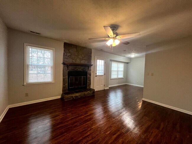 Foto del edificio - 1068 Pleasant Oak - Cliffdale Forest
