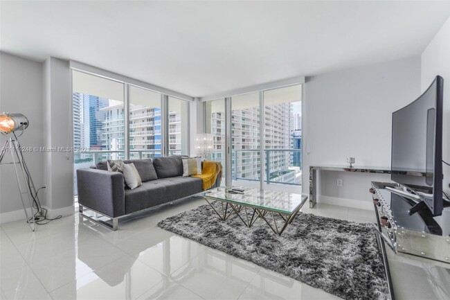 Building Photo - 1155 Brickell Bay Dr
