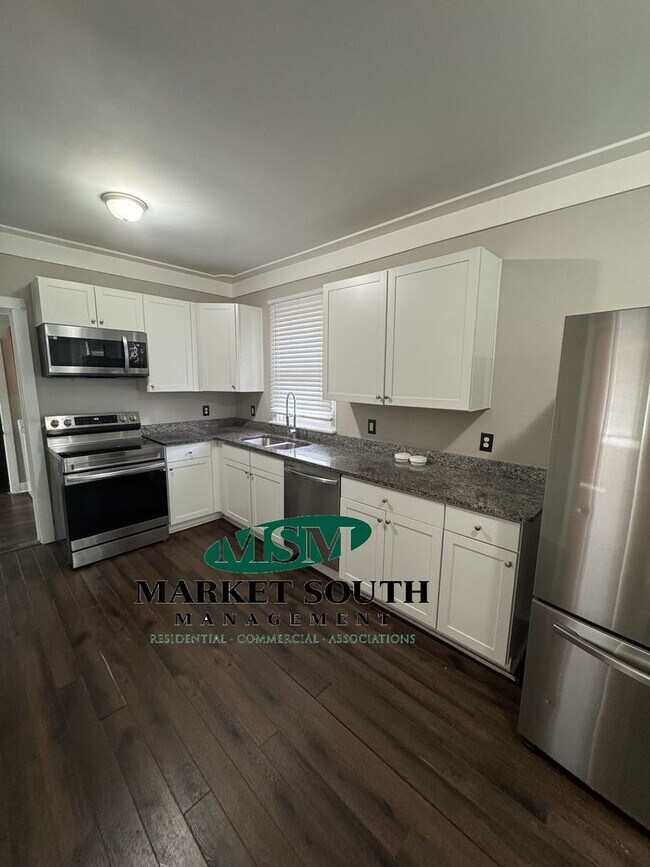 Foto del edificio - CUTE MIDTOWN BUNGALOW- AVAILABLE NOW!
