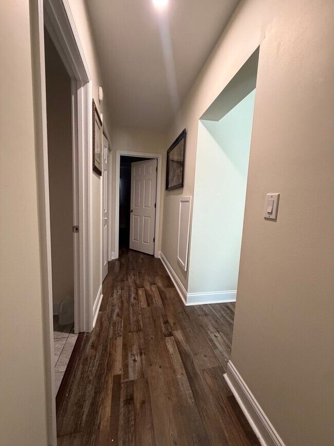 Foto del edificio - Beautifully Updated 3 bedroom/2 bath - 11th Place Condominiums Unit #2003 Available August 2026 $...