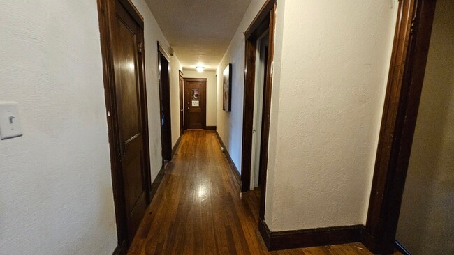 Foto del edificio - Prime BC Location, Entire House for Rent, ...