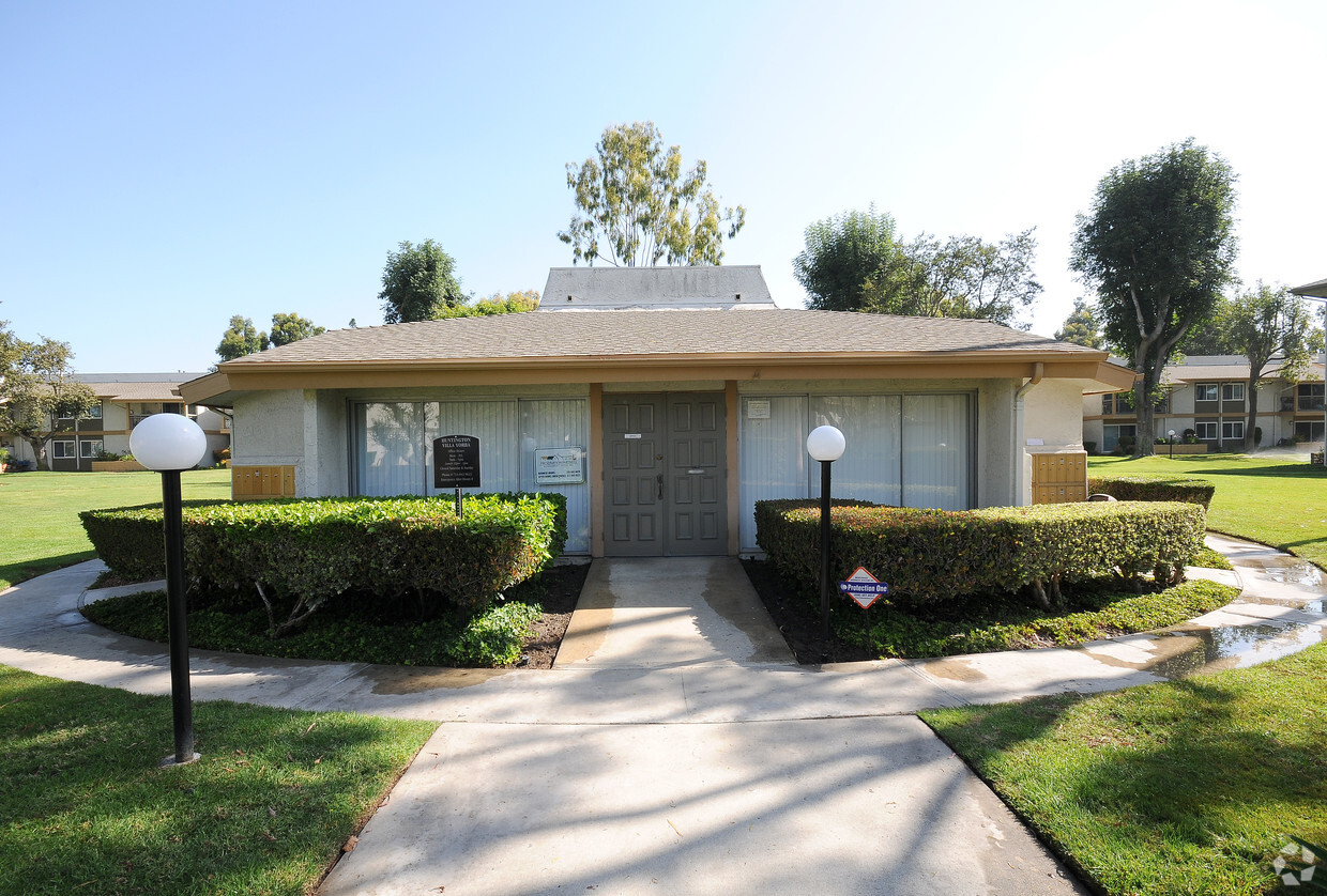 Foto principal - Huntington Villa Yorba Apartments