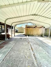 Building Photo - 5220 E Parkway Dr
