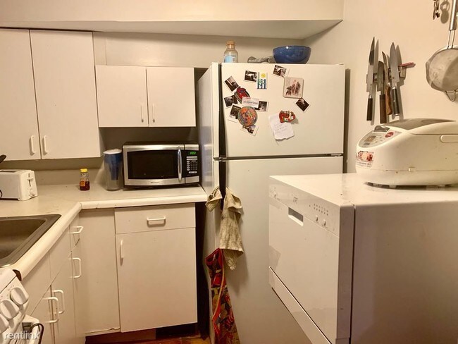 Foto del edificio - 1617 Hobart St NW