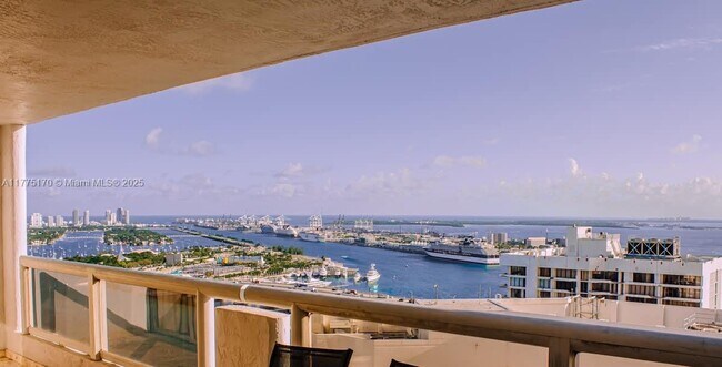 Foto del edificio - 1717 N Bayshore Dr