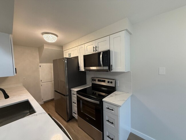 Foto del edificio - Beautifully Renovated 2 Bed/1.5 bath Condo Edmonds, WA. $2600/mo.