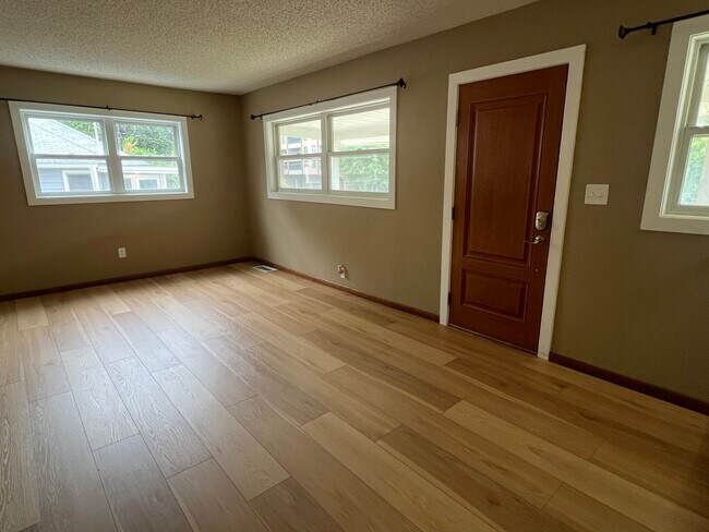 Foto del edificio - 136 14th St NE