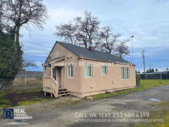 Building Photo - 8420 1/2 South Tacoma Way-1