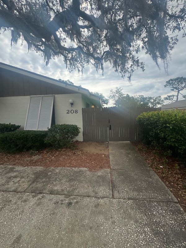 Foto principal - 208 S Rossiter St