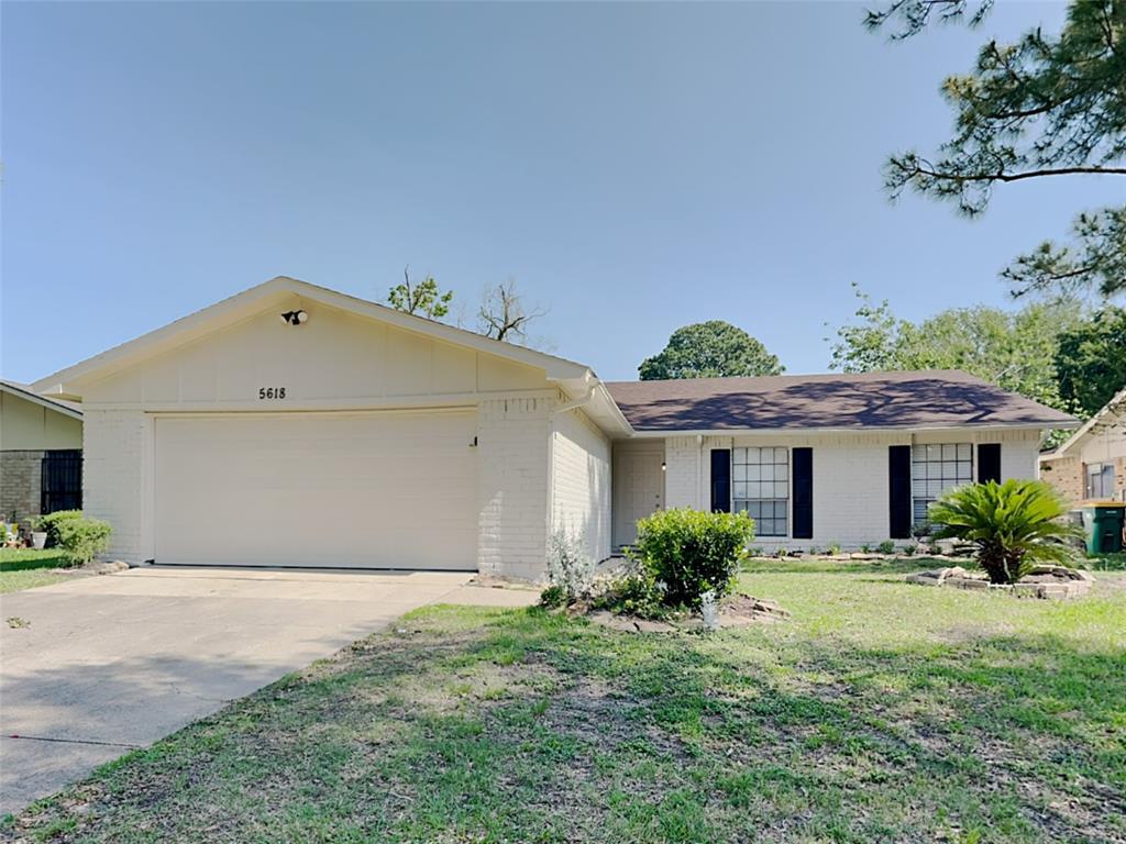 Foto principal - 5618 Hickory Forest Dr
