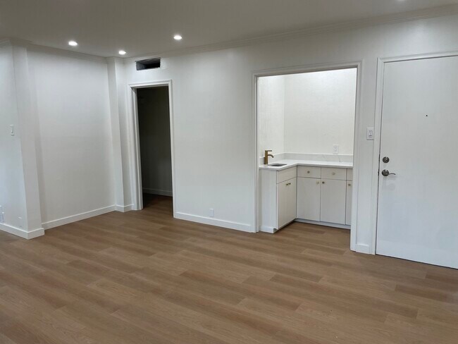 Foto del edificio - 7824 Meadow Park Dr