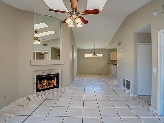 Foto del edificio - 4512 E Grove Ave