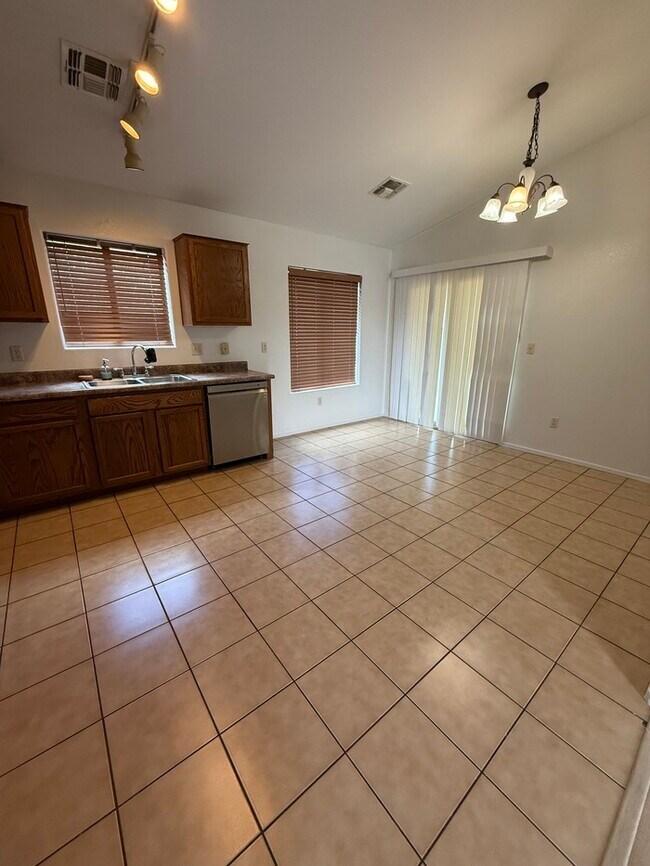 Foto del edificio - House For Rent