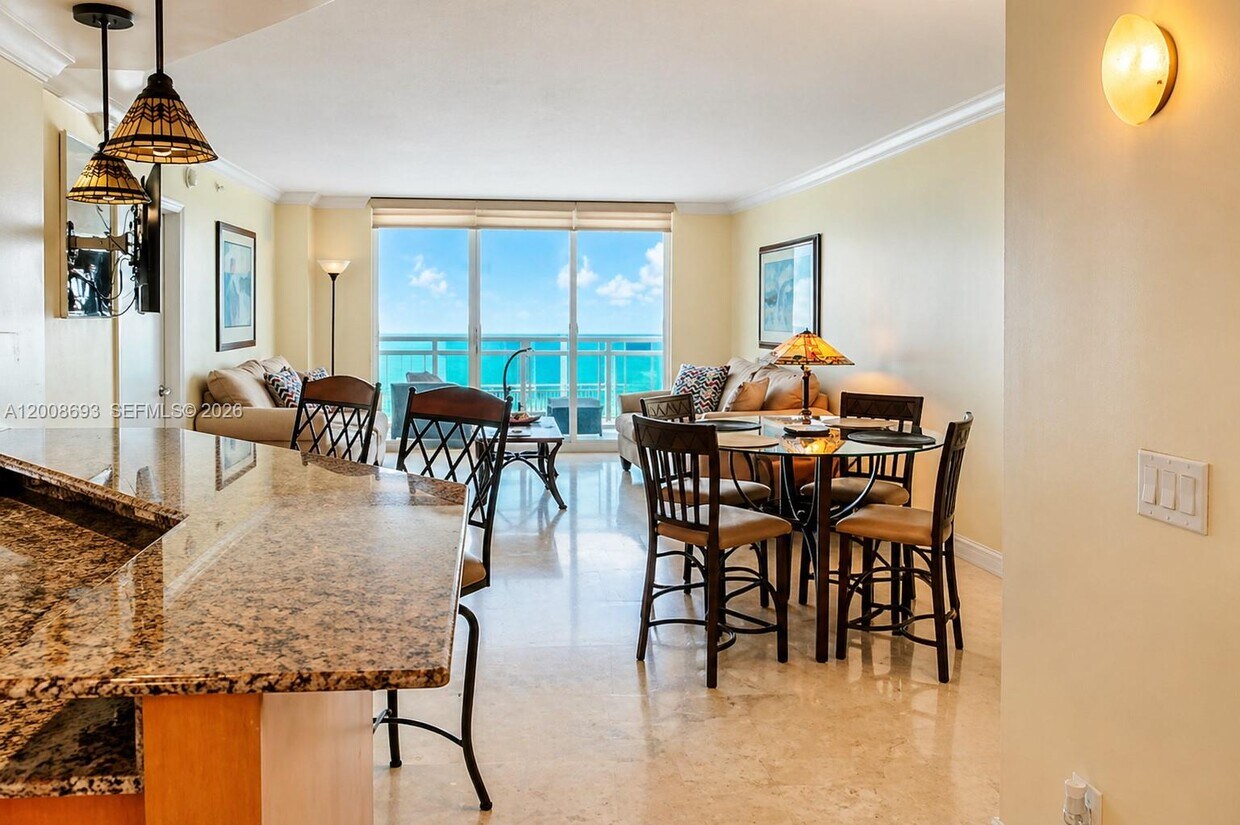 Foto del edificio - 6917 Collins Ave