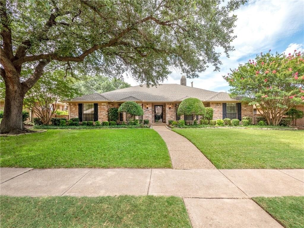 Foto principal - 2409 Honeysuckle Dr