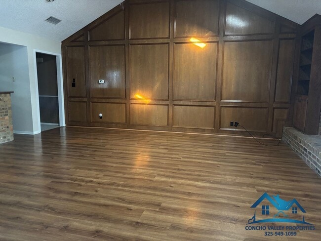 Foto del edificio - 3625 Briargrove Ln