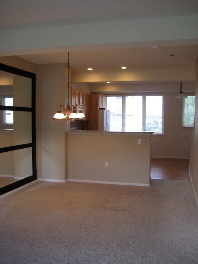 Foto principal - 2945 West Riverwalk Circle